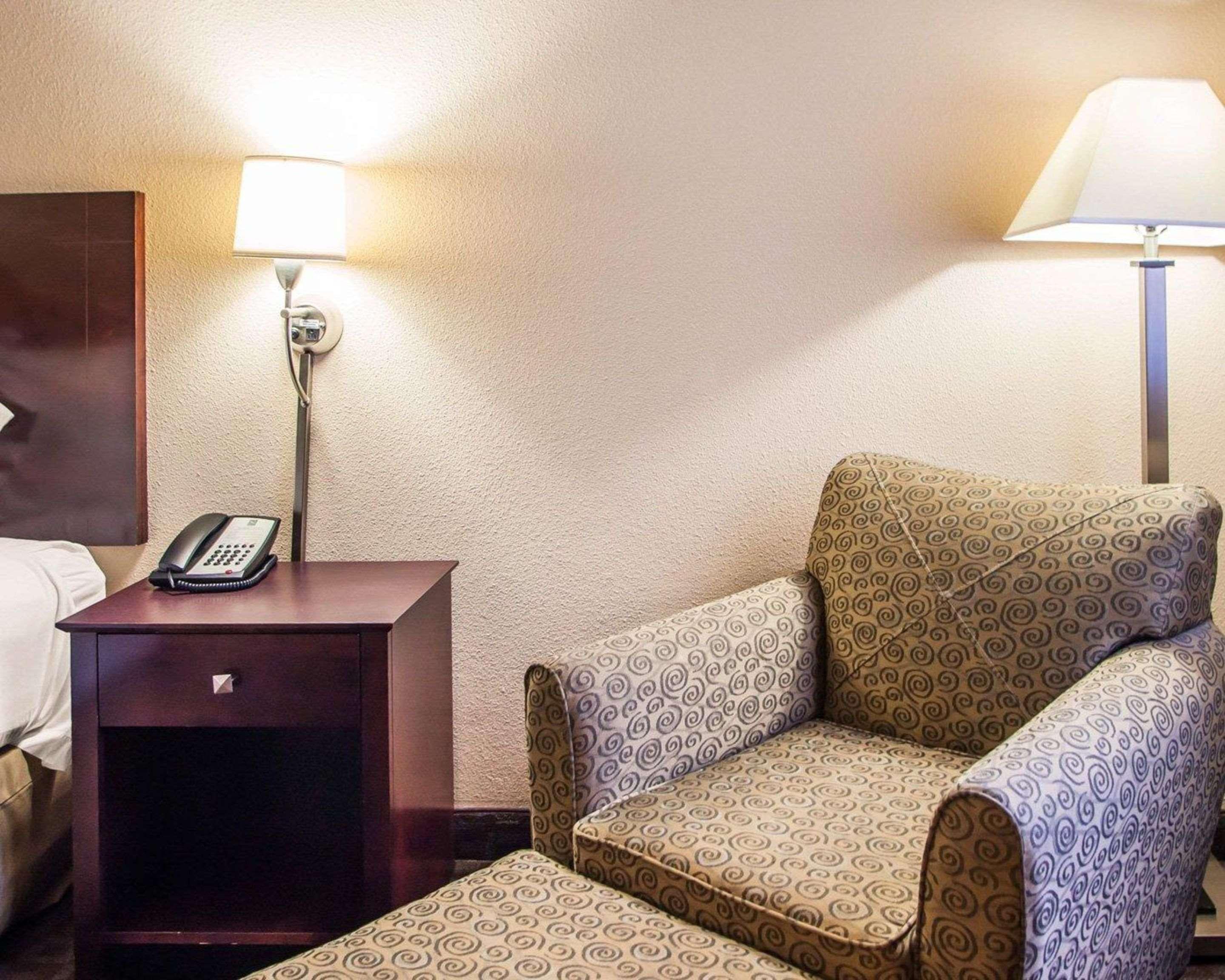 Quality Inn & Suites Peoria Zewnętrze zdjęcie